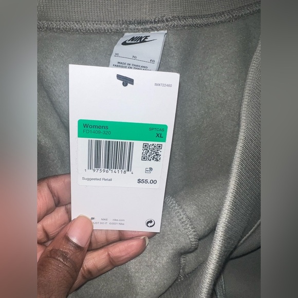 NWT Nike Women's Gray Shorts size XL - Picture 6 of 7